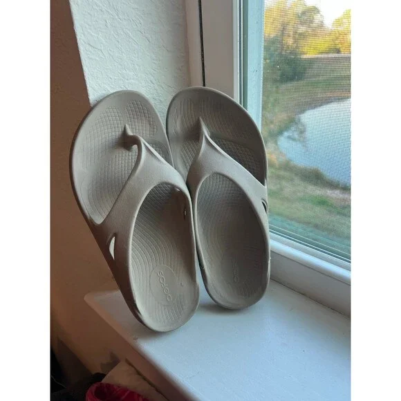 OOfos OOriginal Sandals in Nomad (Taupe/Tan) Men’s 5 | Women’s 7 - Picture 2 of 12